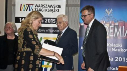 Dyrektor Muzeum Historii Polski Robert Kostro odbiera nagrodę im. prof. Jerzego Skowronka. Fot. MHP 