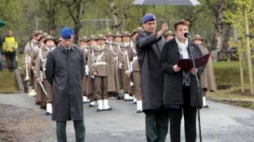 Min. Małgorzata Omilanowska na uroczystościach w Narwiku. Fot. mjr Robert Siemaszko