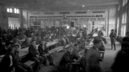 Wrocławski PaFaWag, czerwiec 1948 r. Świetlica zakładowa. Fot. PAP