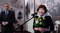 Córka rotmistrza - Zofia Pilecka-Optułowicz i prezes IPN Łukasz Kamiński podczas otwarcia wystawy. Fot. PAP/J. Kamiński
