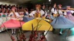 Koncert w Koszęcinie w wykonaniu chóru, baletu i orkiestry Zespołu Pieśni i Tańca „Śląsk”. Fot. PAP/W. Deska