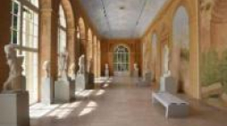 Wnętrze odrestaurowanej Królewskiej Galerii Rzeźby w Starej Oranżerii w Łazienkach Królewskich. Fot. PAP/R. Pietruszka