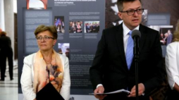 Wicemarszałek Sejmu E. Radziszewska i dyr. MHP R. Kostro otworzyli wystawę "Odwaga i pojednanie". Fot. PAP/T. Gzell