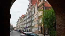 Widok na ul. Ogarną i róg Powroźniczej na Starym Mieście w Gdańsku. Fot. PAP/A. Warżawa