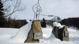 Pomnik poświęcony Jerzemu Harasymowiczowi. Fot. PAP/J. Undro