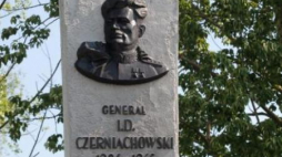 Pomnik gen. Armii Czerwonej Iwana Czerniachowskiego w Pieniężnie. Fot. PAP/T. Waszczuk