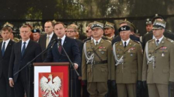 Wystąpienie prezydenta Andrzeja Dudy podczas uroczystości święta WP w Al. Ujazdowskich. Fot. PAP/R. Pietruszka