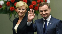 Prezydent Andrzej Duda z żoną Agatą Kornhauser-Dudą w Sejmie podczas uroczystości zaprzysiężenia. Fot. PAP/R. Pietruszka