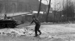 Pacyfikacja Kopalni Węgla Kamiennego Wujek. Katowice, 16 grudnia 1981 r. Fot. PAP/M. Janicki