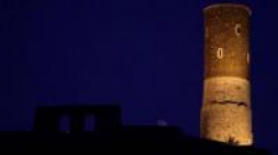 Ruiny Zamku Królewskiego w Chęcinach nocą. 2011 r. Fot. PAP/P. Polak
