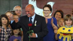 Premier Ewa Kopacz i aktor Piotr Fronczewski Fot.PAP/Tomasz Gzell