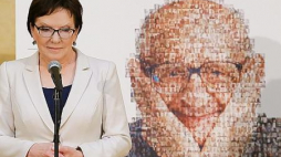 Premier Ewa Kopacz, podczas otwarcia w KPRM wystawy poświęconej Władysławowi Bartoszewskiemu Fot.PAP/Paweł Supernak