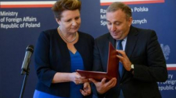 Przekazanie praw autorskich do melodii "Czerwone maki na Monte Cassino". Fot. PAP/M. Obara