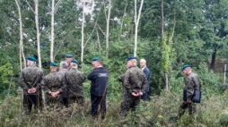 Wojsko w okolicach 65. km trasy łączącej Wrocław z Wałbrzychem. Fot. PAP/W. Kamiński