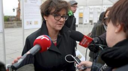 Minister edukacji narodowej J. Kluzik-Rostkowska podczas otwierania wystawy nt. Ustaw KEN Fot.PAP/Bartłomiej Zborowski