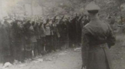 Skazańcy na chwilę przed egzekucją. Piaśnica, 1939 r. Źródło: Waldemar Engler/Wikimedia Commons 