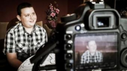 Piotrek Balcarek, bohater filmu "Powstańcy dzieciom". Fot. Fundacja Rosa