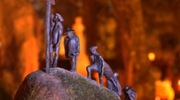 Dzień Wszystkich Świętych na zabytkowym cmentarzu na Pęksowym Brzyzku w Zakopanem. Fot. PAP/G. Momot