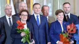Prezydent Andrzej Duda, premier Beata Szydło oraz ministrowie podczas uroczystość zaprzysiężenia rządu Fot.PAP/J.Turczyk