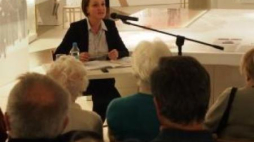 Dr Magdalena Gawin podczas wykładu "Miasto i higiena". Fot. R. jurszo