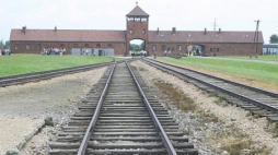 Obozowa rampa w KL Birkenau Fot. PAP/J. Bednarczyk