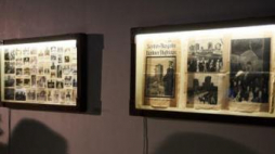 Fragment wystawy Doroty Nieznalskiej „Przeszłość, która nie chce przeminąć” w PGS w Sopocie. Fot. PAP/A. Warżawa