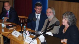 Od lewej: dr Sławomir Dębski, Nikita Pietrow, Izabela Sariusz-Skąpska. Fot. R. Jurszo