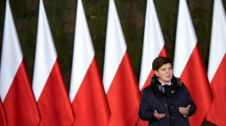 Premier Beata Szydło przemawia podczas powitania repatriantów ze wschodniej Ukrainy. 23.11.2015. Fot. PAP/A. Warżawa