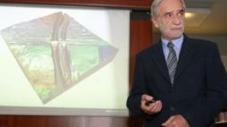 Prof. Janusz Madej, szef ekipy AGH. Fot. PAP/S. Rozpędzik