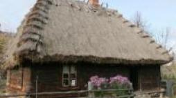 Chałupa drobnoszlachecka z Tymianek-Buci W Białostockim Muzeum Wsi. Fot. PAP/A. Reszko