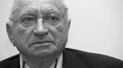 Tomasz Toivi Blatt podczas promocji książki "Ucieczka z Sobiboru" w 2010 r. Fot. PAP/T. Gzell