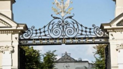 Brama główna Uniwersytetu Warszawskiego. Fot. PAP/W. Pacewicz