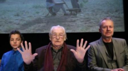 Reżyser Andrzej Wajda z aktorami Bogusławem Lindą i Bronisławą Zamachowską. Fot. PAP/T. Gzell