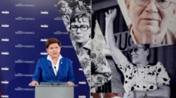 Premier Beata Szydło podczas uroczystości nadania Sali Kolumnowej w KPRM imienia Anny Walentynowicz. Fot. PAP/J. Turczyk