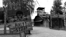 Teren byłego niemieckiego obozu koncentracyjnego Auschwitz. Fot. PAP/J. Bednarczyk