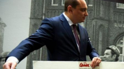 Dyrektor ECS Basil Kerski podczas uroczystości "Epitafium pamięci ofiar Grudnia ’70". Fot. PAP/A. Warżawa 