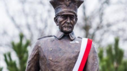 Uroczystość odsłonięcia pomnika gen. Józefa Dowbor-Muśnickiego w Lusowie. Fot. PAP/M. Zakrzewski