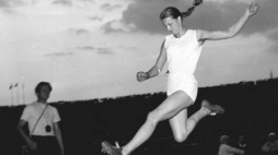 Elżbieta Krzesińska. 1959 r. Fot. PAP/CAF