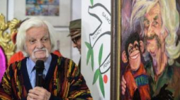 Henryk Jerzy Chmielewski podczas wernisażu wystawy „Papcio Chmiel i Jego Podopieczni”. Fot. PAP/J. Kamiński
