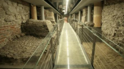 Szlak turystyczny po podziemiach Rynku Głównego. Fot. PAP/J. Bednarczyk