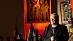  Marszałek Senatu Stanisław Karczewski przemawia pod Pomnikiem Poległych Stoczniowców w Gdańsku. Fot. PAP/J. Dzban