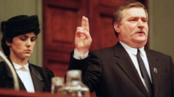 Zaprzysiężenie przed Zgromadzeniem Narodowym prezydenta RP Lecha Wałęsy. Warszawa, 22.12.1990. Fot. PAP/J. Mazur