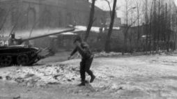 Pacyfikacja Kopalni Węgla Kamiennego Wujek. Katowice, 16 grudnia 1981 r. Fot. PAP/M. Janicki