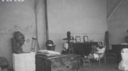 Rzeźbiarz August Zamoyski w swojej pracowni w Paryżu. 1928 r. Fot. NAC