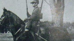 Ppor. Stefan Abramowicz, ułan 13. Pułku Ułanów Wileńskich w Nowej Wilejce. Fot. Xenia Jacoby i Martin Jones