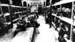 Więźniowie KL Auschwitz po wyzwoleniu przez Armię Czerwoną. 01.1945 PAP/CAF/Reprodukcja