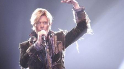 David Bowie podczas koncertu w Pradze 2004 r. Fot. PAP/EPA