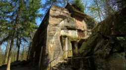  Bunkier na terenie Wilczego Szańca w Gierłoży. Fot. PAP/T. Waszczuk