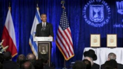 Prezydent Barack Obama podczas uroczystości Dnia Pamięci o Ofiarach Holocaustu. Fot. PAP/EPA