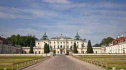 Barokowy zespół pałacowo-parkowy Branickich w Białymstoku. Fot. PAP/J. Ochoński